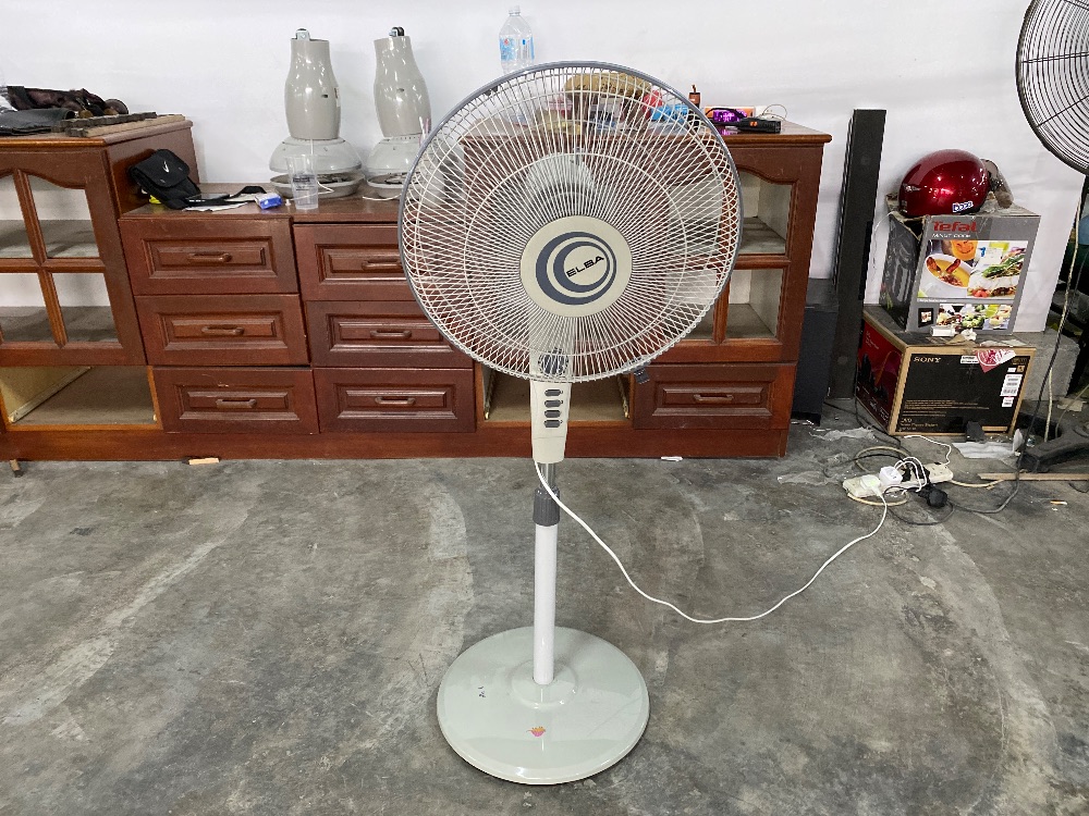 ELBA Standing Fan White Colour / ELBA Kipas Berdiri Warna Putih