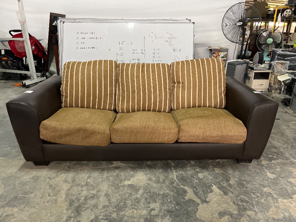 Sofa kulit on sale 3 seater