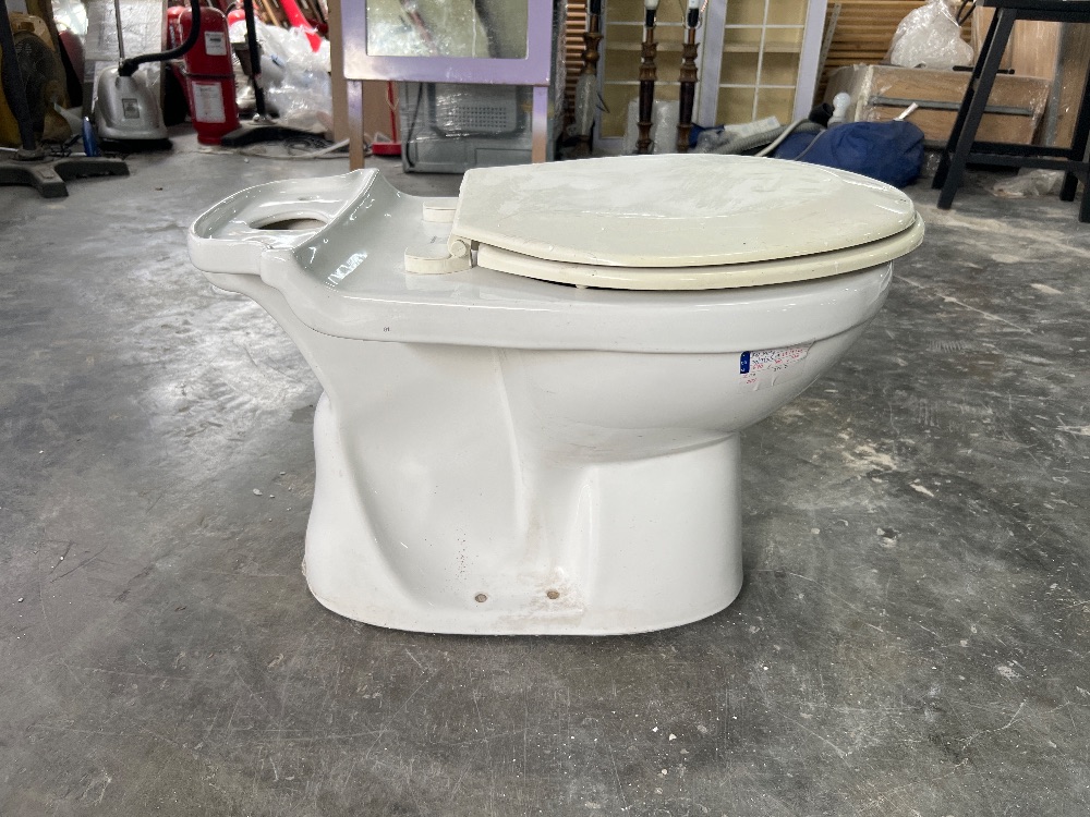 JOHNSON SUISSE Toilet Bowl / JOHNSON SUISSE Mangkuk Tandas Unearth Store