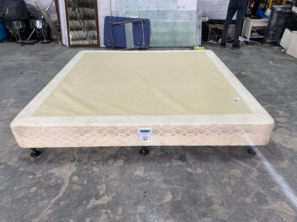 KING KOIL Queen Size Divan Bed Frame White Colour / KING KOIL Rangka Katil Divan Saiz Queen