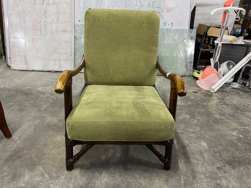 Wooden Frame Fabric Cushion Armchair Green Colour / Kerusi Berlengan