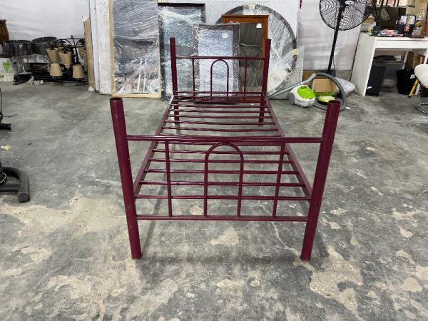 Metal Frame Single Size Bed Frame Red Colour / Bingkai Logam Rangka ...