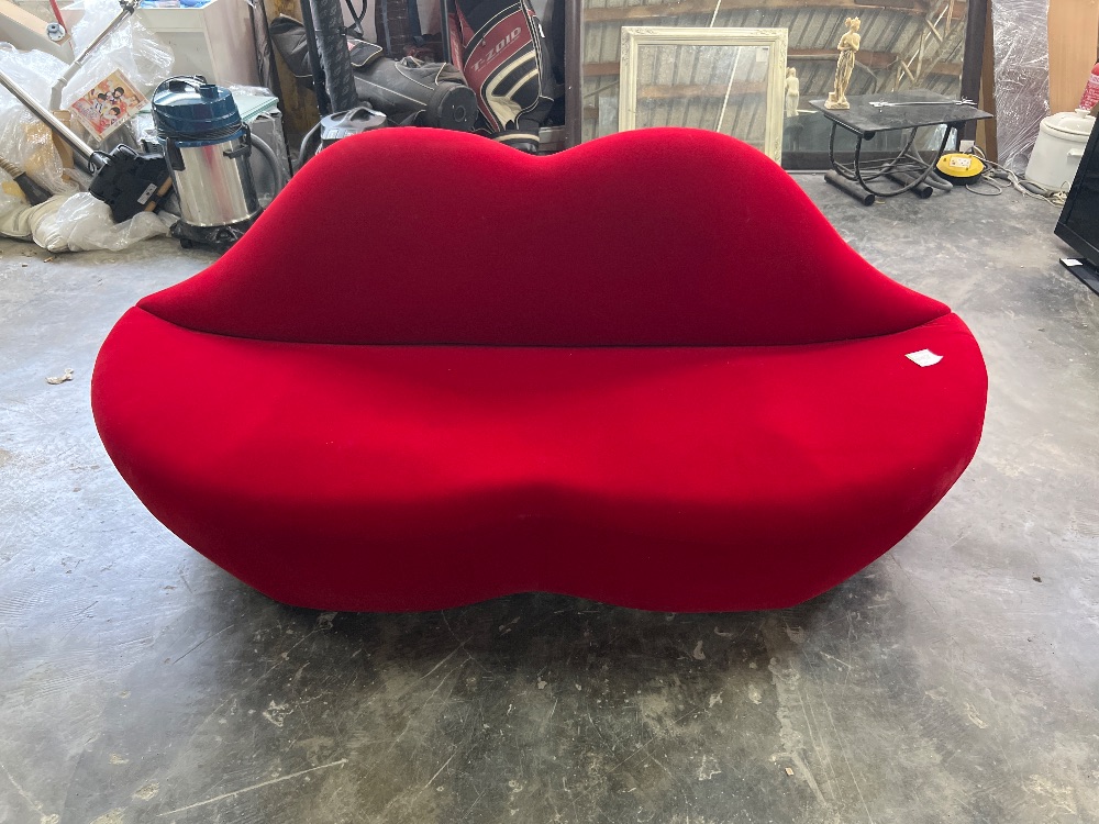 Red Lip Shape Design 2 Seater Fabric Sofa / Sofa Kain 2 Tempat Duduk