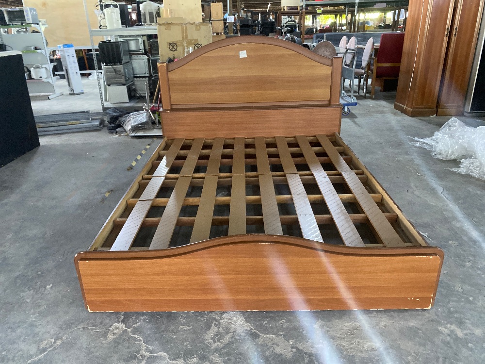 Wooden Queen Bed Frame with Headboard / Rangka Katil Kayu Queen dengan