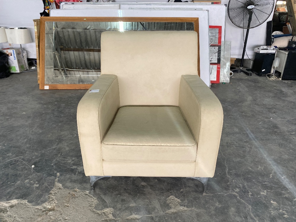 Faux Leather Armchair White Colour / Kerusi Berlengan Kulit Tiruan ...