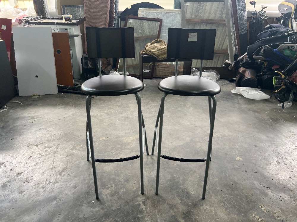 Bar Stool with Backrest Black Colour / Bangku Bar dengan Sandaran Warna ...