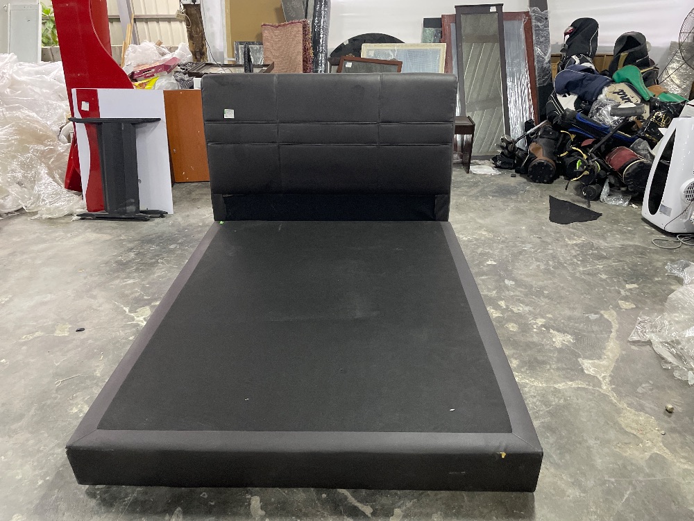 PU Leather Queen Bed Frame / Rangka Katil Queen Kulit PU Unearth Store