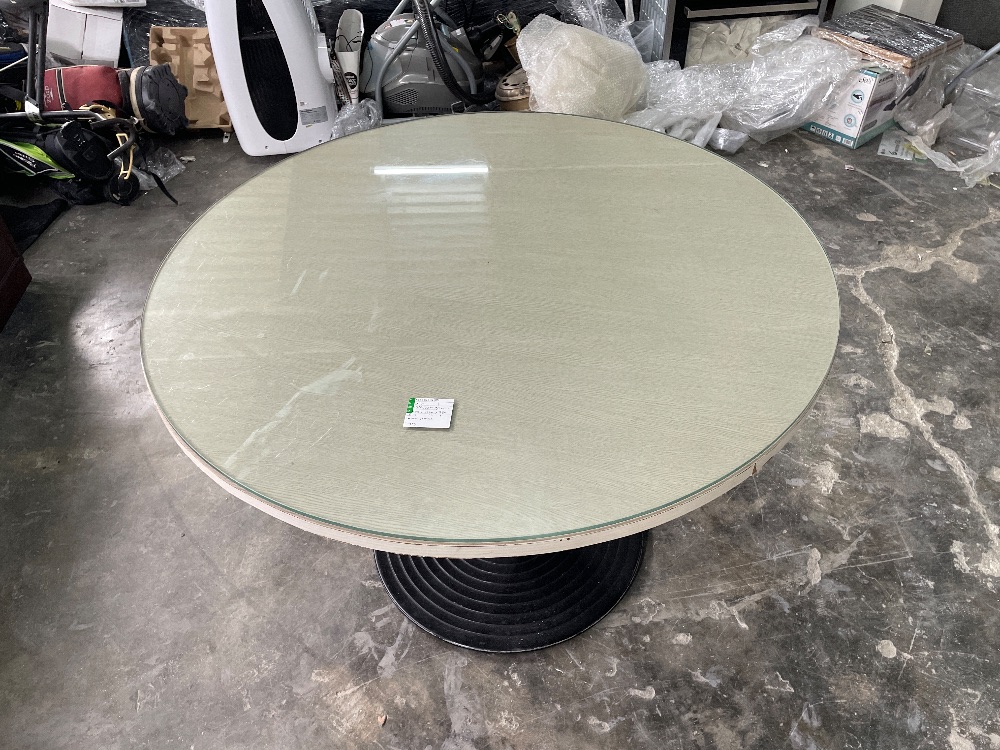 Round Table Kaca Glass Top Round Dining Table / Meja Makan Bulat Atas Kaca - Unearth Store