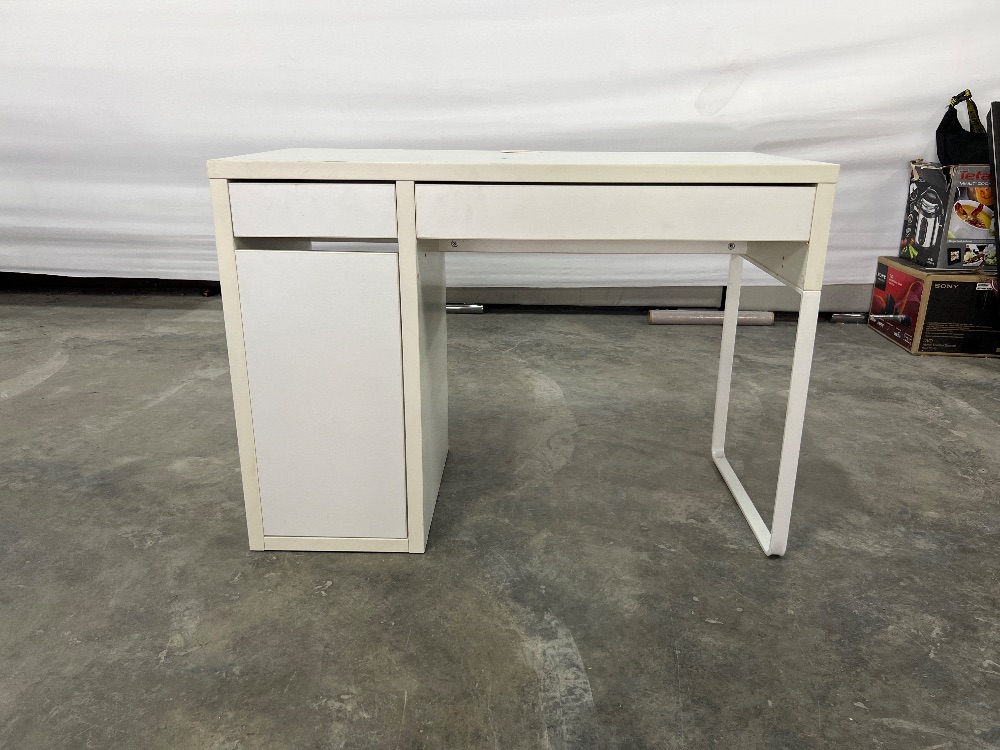 White Wooden Study Desk With 2 Drawers   Meja Belajar Kayu Putih Dengan 