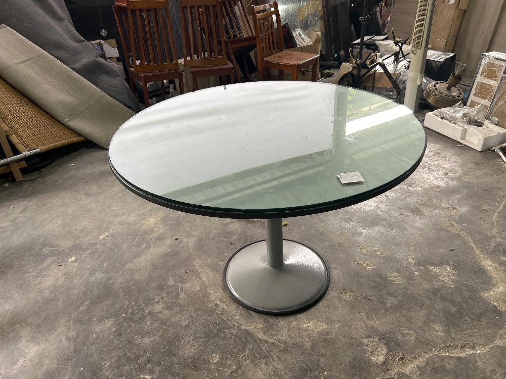 Glass Top Round Meeting Desk With Metal Leg / Meja Mesyuarat Bulat Atas ...