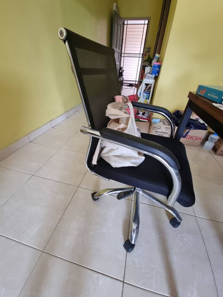 Black Desk Chair - Unearth Store