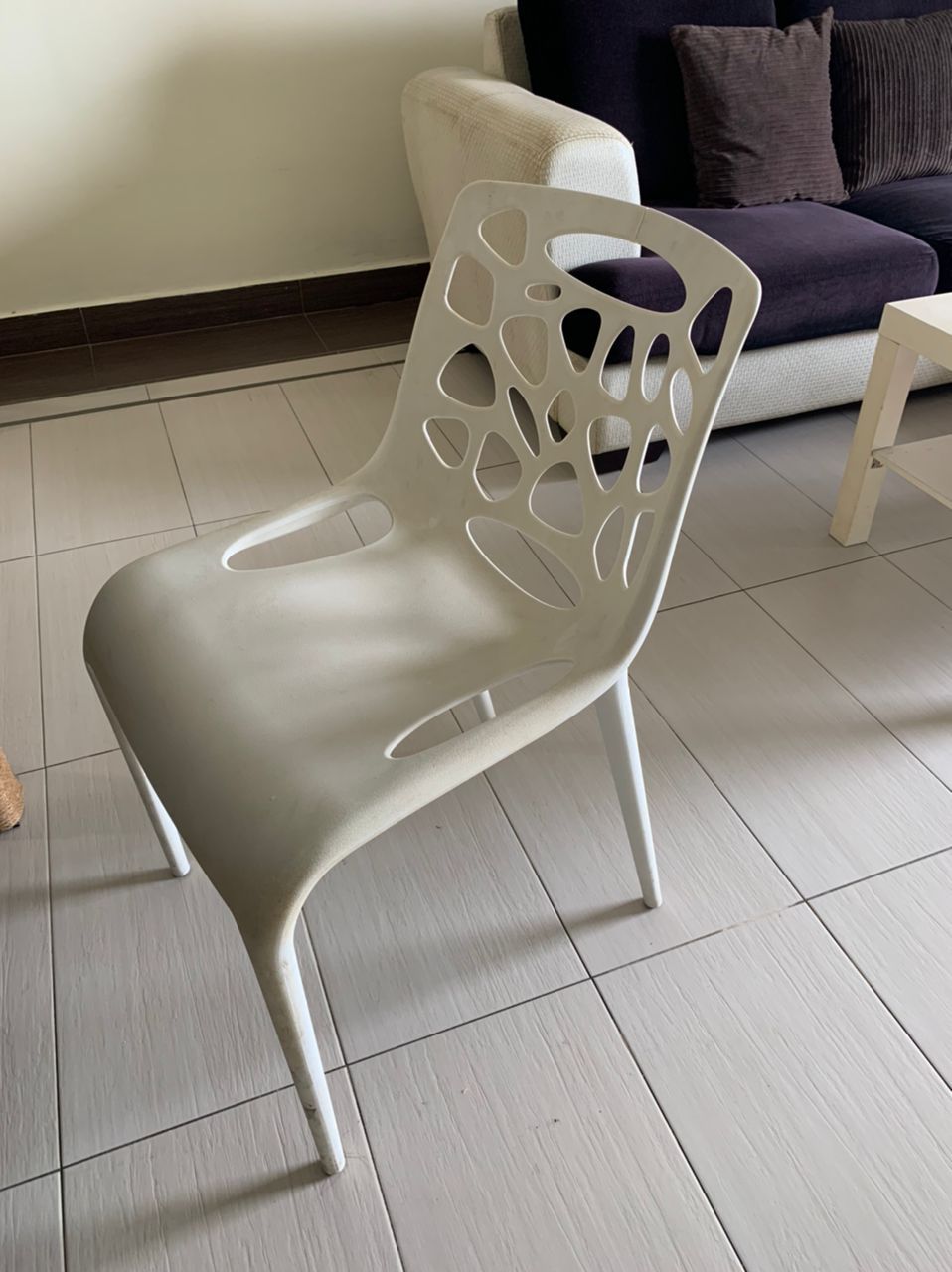 White Plastic Chair Unearth Store   Product Collection 40219 631dc5815bf9c 