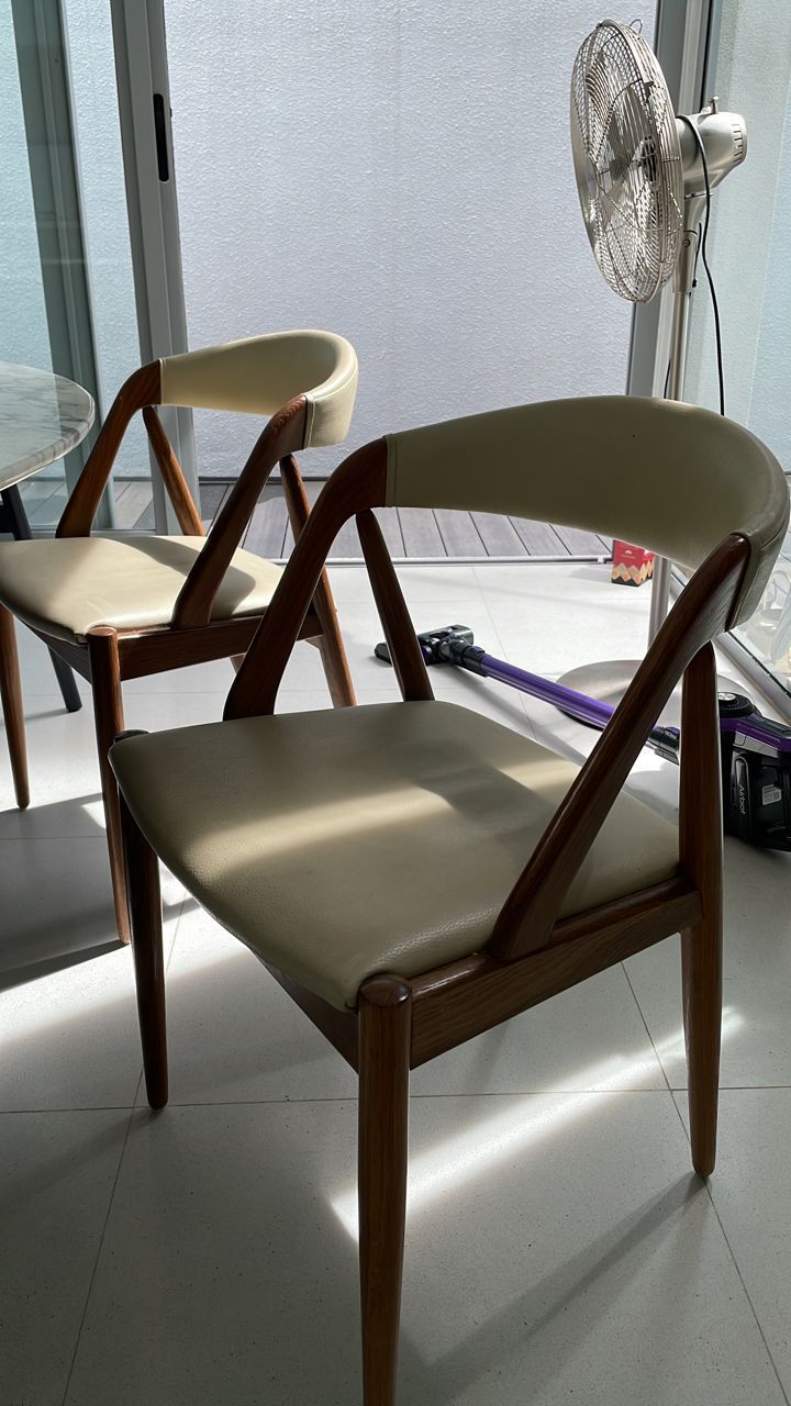 Wooden Beige Leather Dining Chair set with (69) / Kerusi Makan Kulit