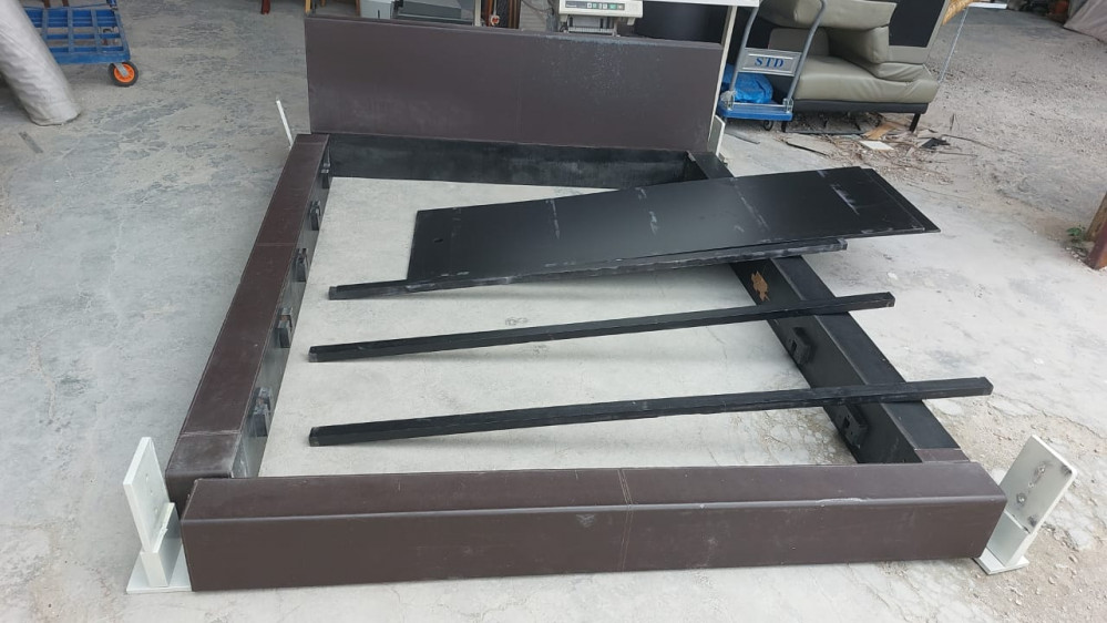 Brown Leather King Size Bedframe (Headboard Damage) Unearth Store