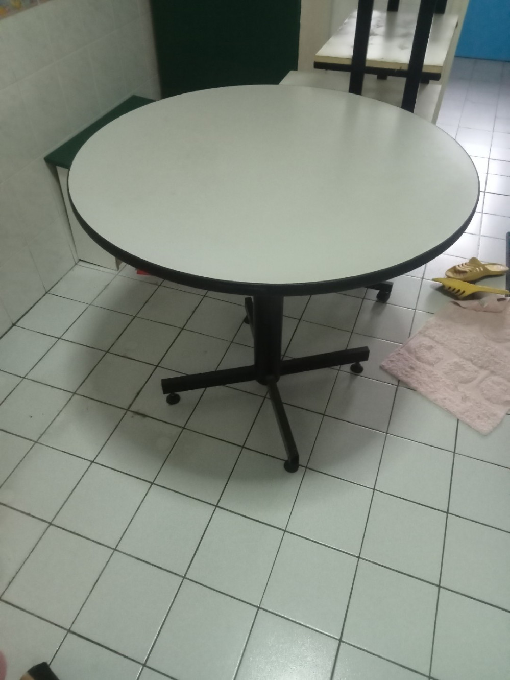 Round 4-seater Dining Table - Unearth Store