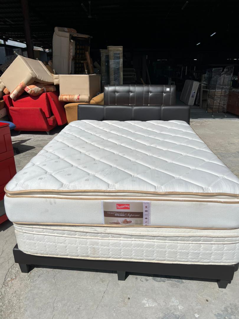 Slumberland queen size mattress Unearth Store