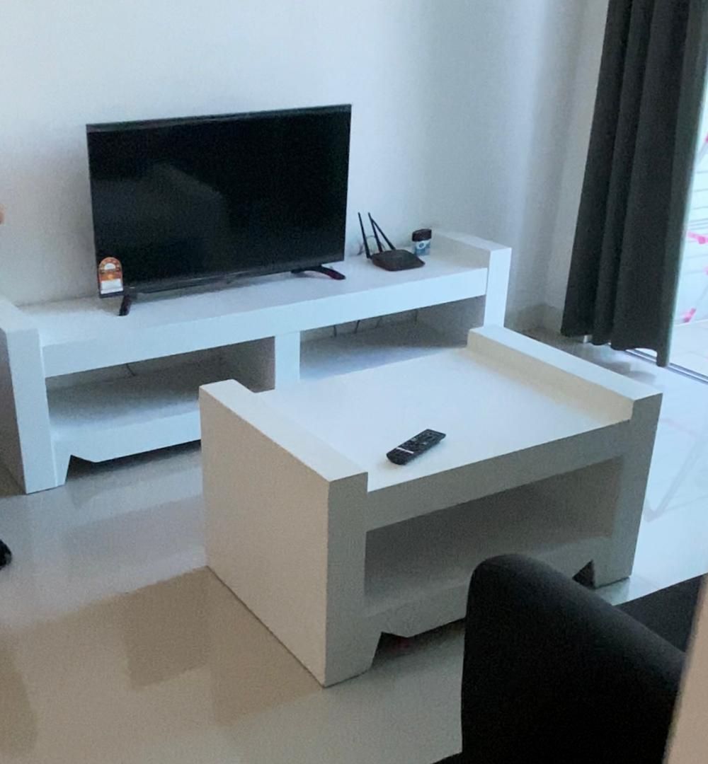 Wooden Coffee Table White Colour / Meja Kopi Kayu Warna Putih Unearth