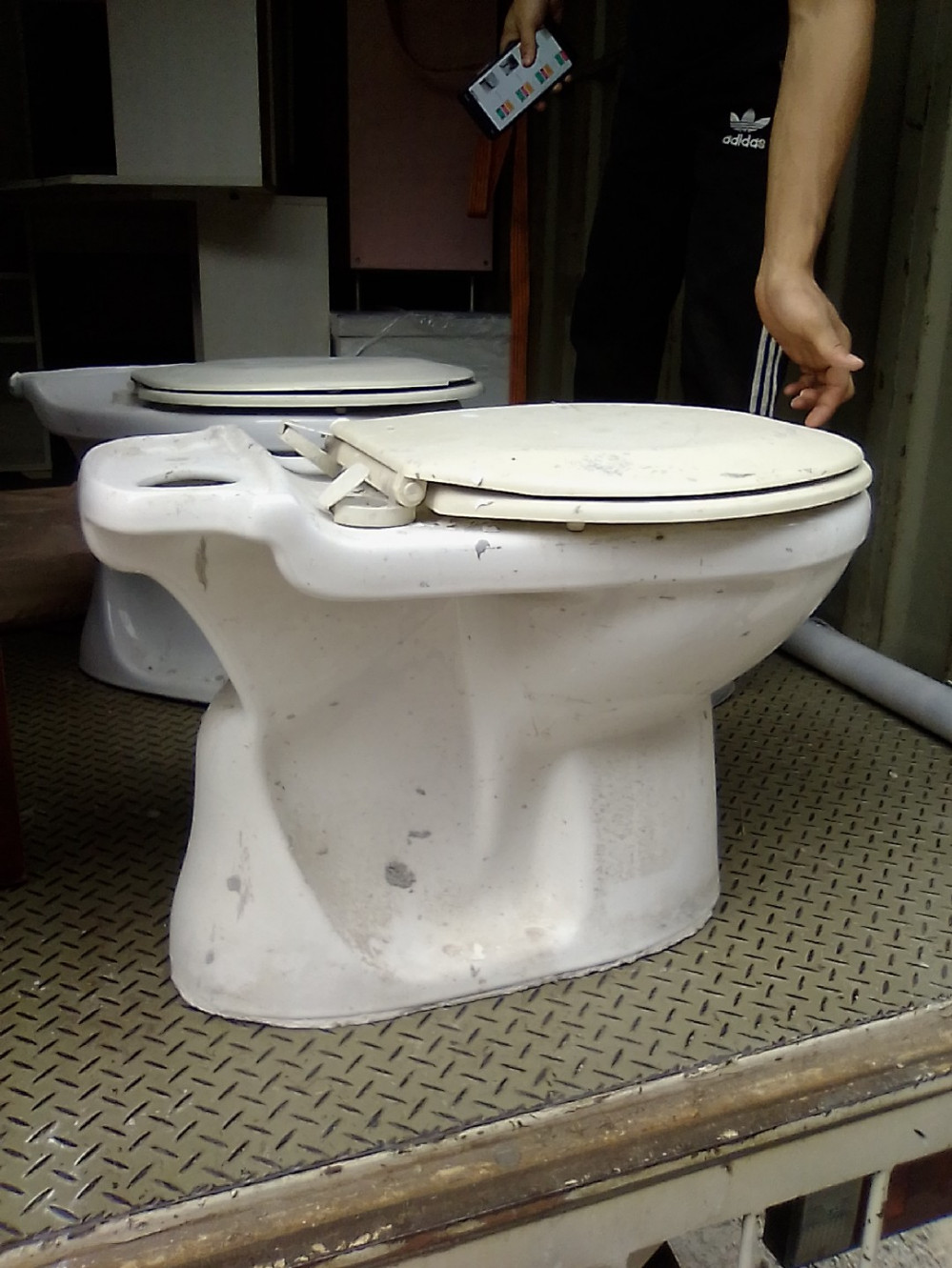 JOHNSON SUISSE Toilet Bowl / JOHNSON SUISSE Mangkuk Tandas Unearth Store