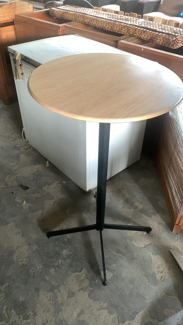 Round Wooden 4-Seater Dining Table - Unearth Store