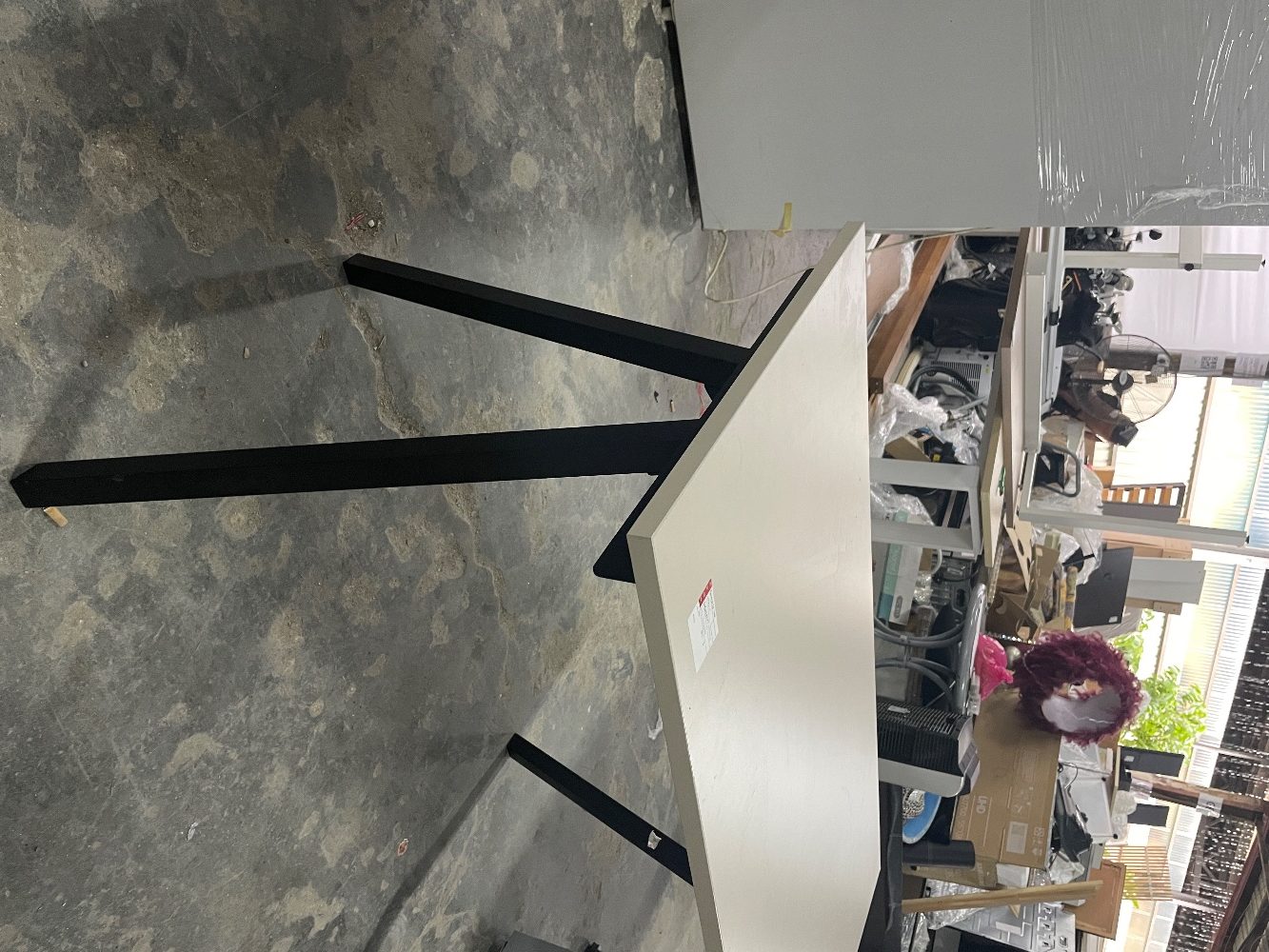 Wooden Desk with Iron Leggings White Colour / Meja Kayu dengan Bingkap ...